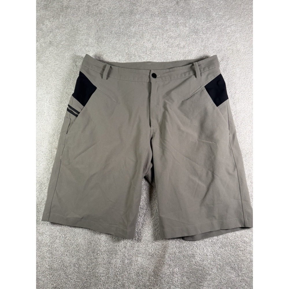Lululemon Shorts Men's 34 Gray Black Stretch Casual Golf Stretch 10" Inseam